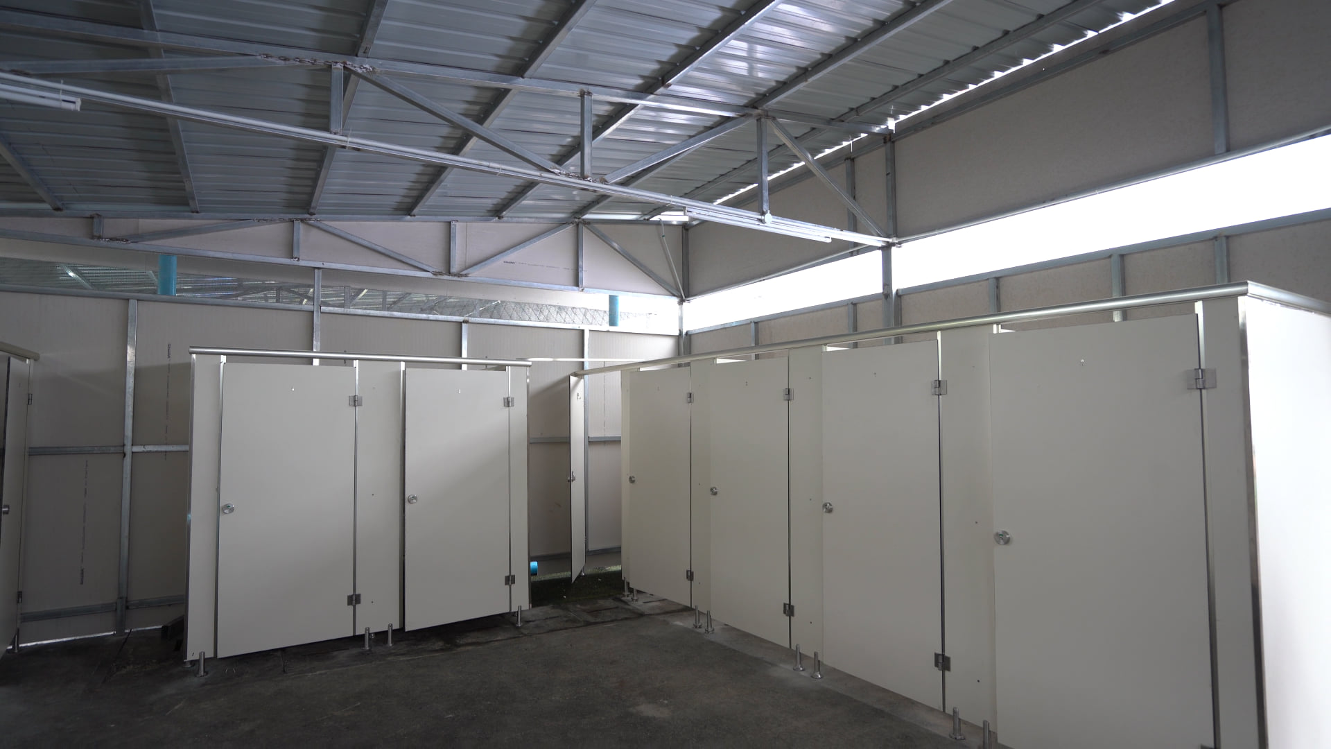 ayeyarwady_center_acommodates_COVID_19_Positive_patients_for_treatment_in_myanmar_26