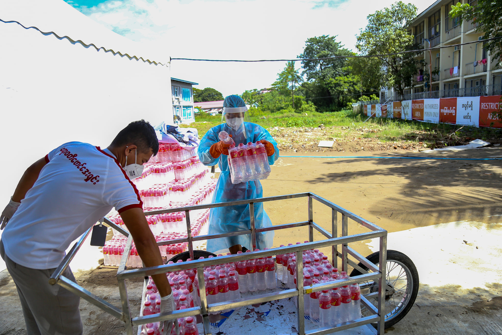 we-appreciate-the-doctors-nurses-and-volunteers-who-work-hard-and-provide-close-care-for-patients-from-ayeyarwady-center_10