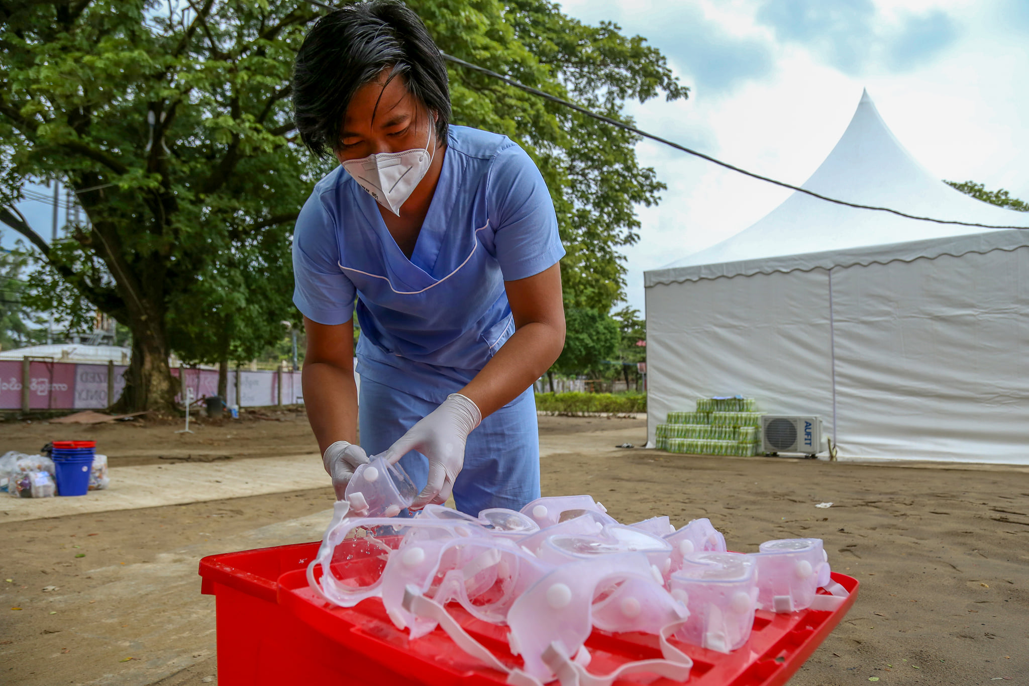we-appreciate-the-doctors-nurses-and-volunteers-who-work-hard-and-provide-close-care-for-patients-from-ayeyarwady-center_7